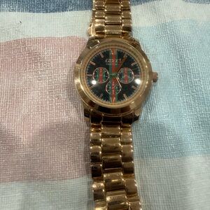 Gucci pantcaon Men's Luxurious Rose Gold Watch